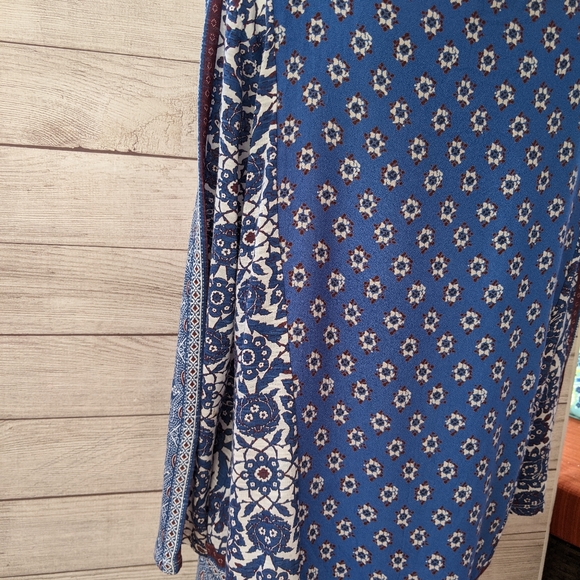 Lucky Brand top size Large, blue an white - Picture 8 of 11